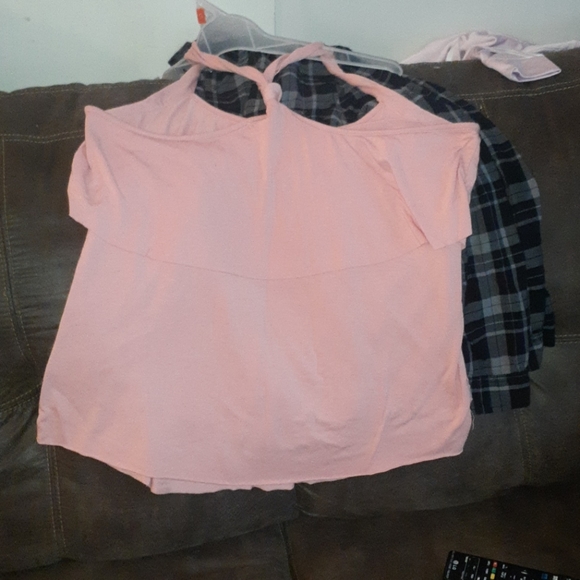 Adorable pink top! - Picture 3 of 4